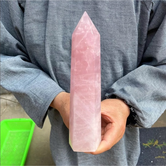 Large ✨Charged✨ Natural Rose Quartz healing tower - Picture 5 of 7